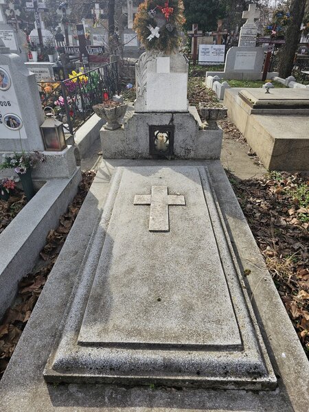 Cavou cu cinci locuri la Bellu ortodox.